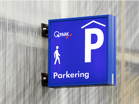 Q-Park parking sign