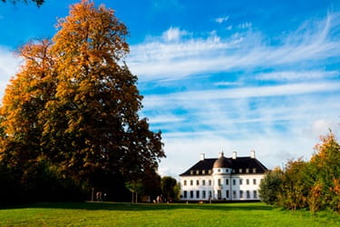 Gentofte Bernstorffsparken med slottet i baggrunden