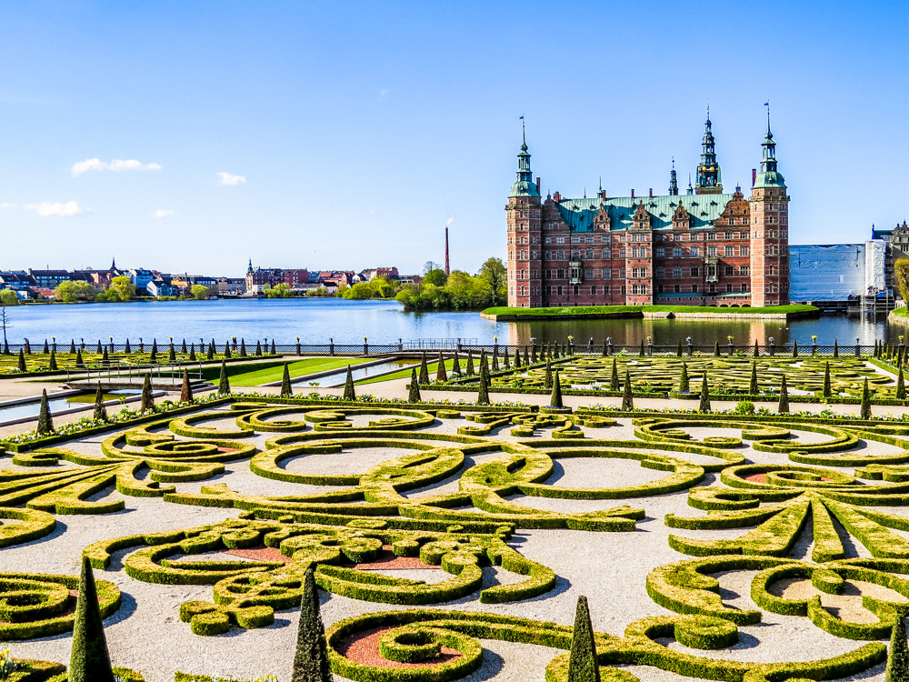 Hillerød castle with the maze garden in front