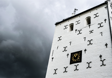 Sct. Catharinæ Kirke in Hjørring against a grey sky