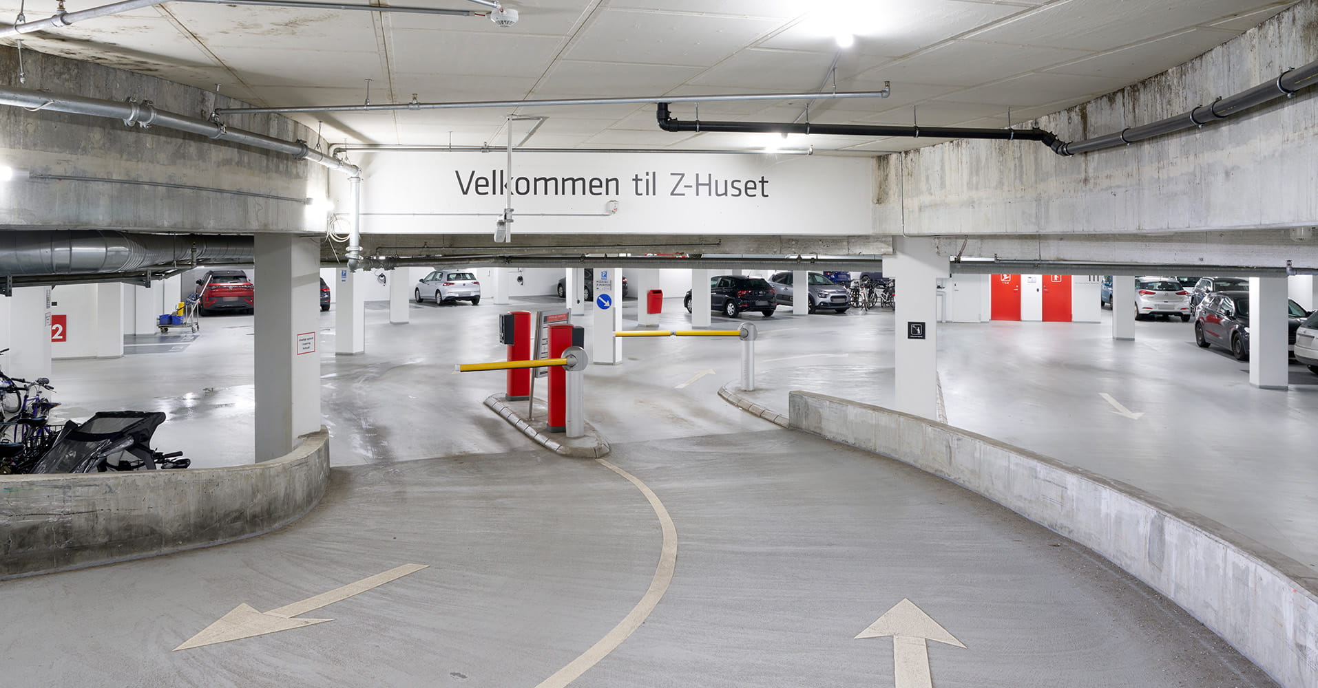 Q-Park Z-Huset indkørsel og udkørsel med bom