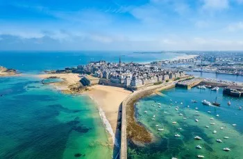 Au bord de la mer à saint malo Au bord de la mer à saint malo