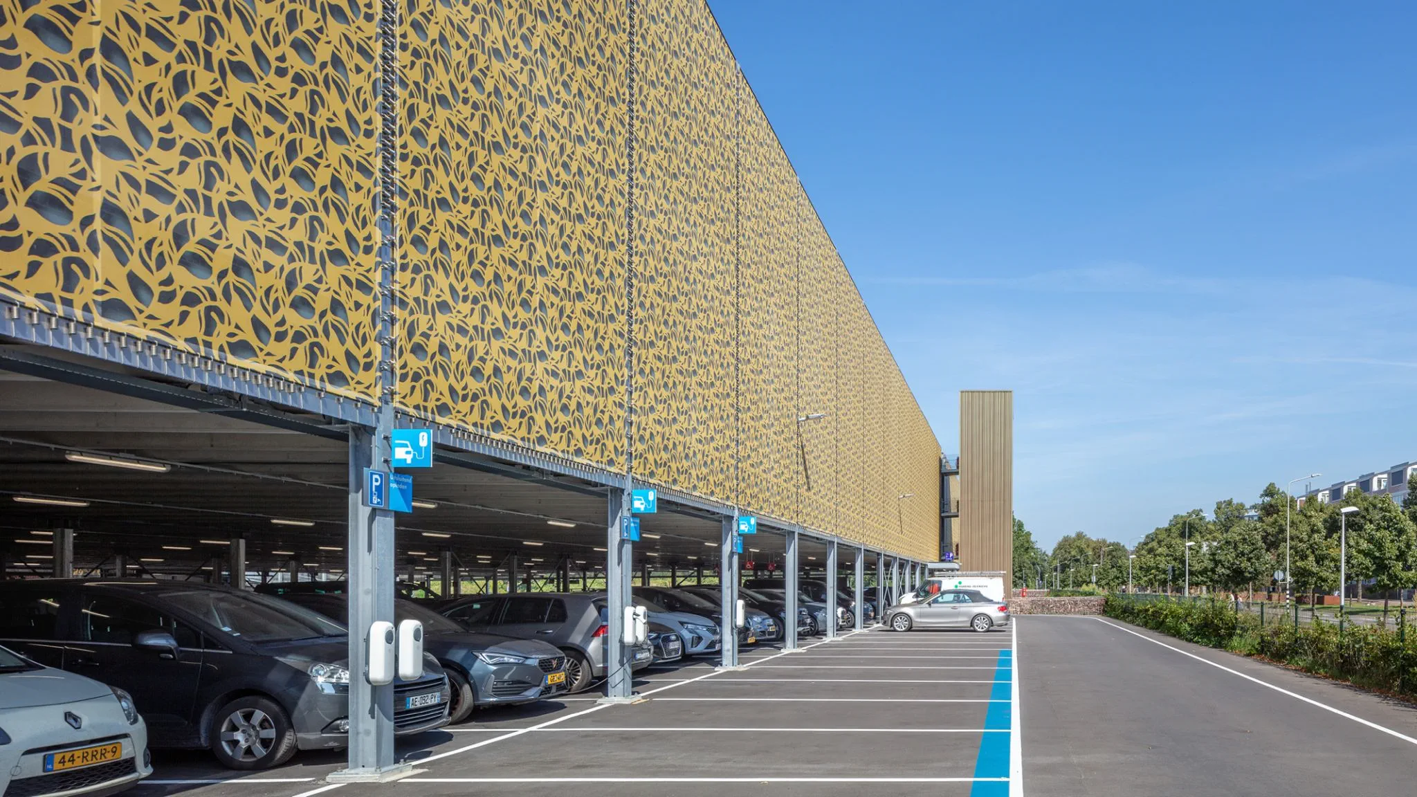 Elektrisch laden bij Q-Park Frontenpark